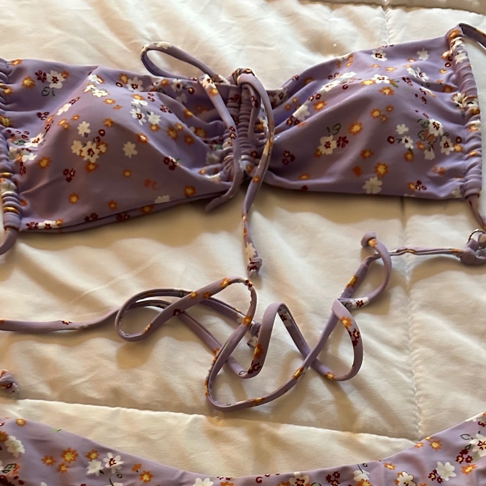 Bikini - Picture 3 of 3